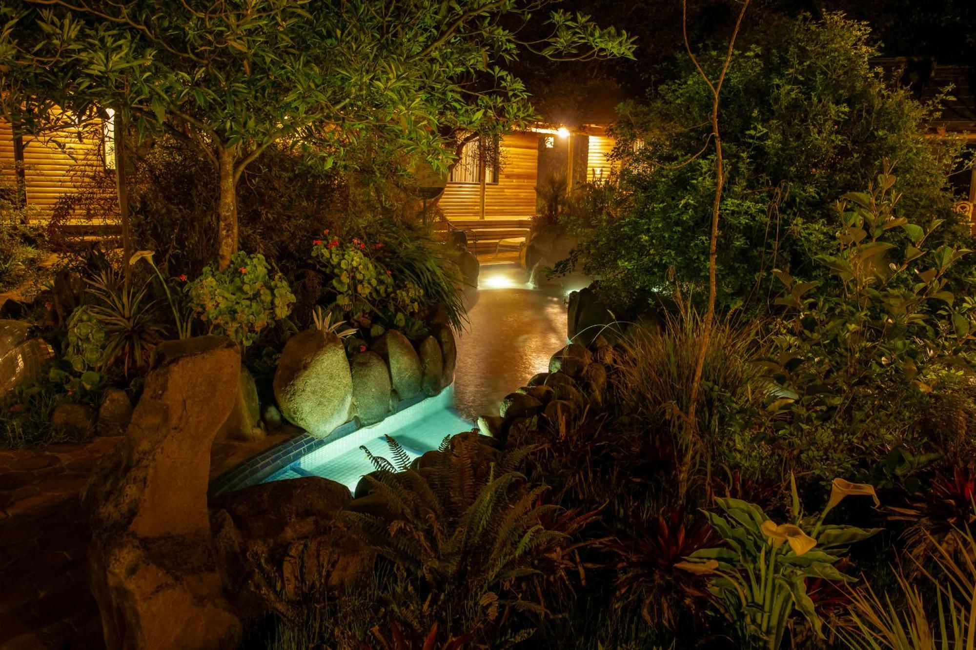 Termas De Papallacta Exterior photo The resort at night